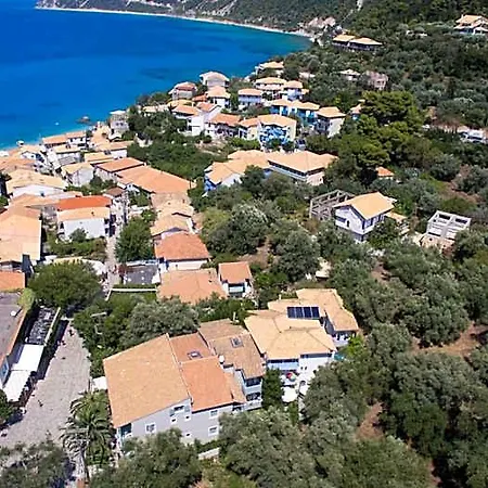 Nefeli Áyios Nikítas